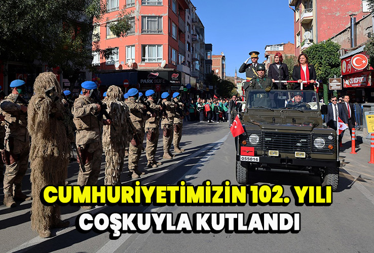 Kutlamalar kapsamında düzenlenen tebrikat töreninde Vali Doç. Dr. Kübra Güran