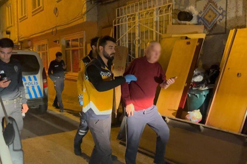 Bursa’nın Osmangazi ilçesi Çiftehavuzlar Mahallesi’nde akşam saatlerinde yaşanan olayda, 80