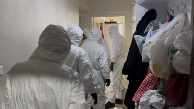 Bursa Nilüfer’de bir apartmanın en üst katından yayılan yoğun koku,