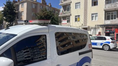 Konya Selçuklu’da sokakta başlayan tartışma bıçaklı kavgaya dönüştü. Olayda 1