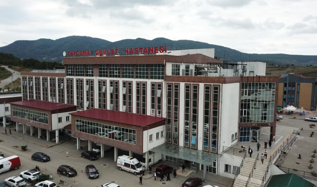 Zonguldak’ın Çaycuma ilçesinde 16 yaşındaki kız karın ağrısıyla başvurduğu hastanede