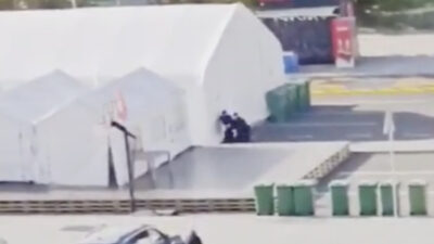 Belgrad’da, ülke parlamentosunun hemen önünde düzenlenen silahlı saldırı paniğe yol