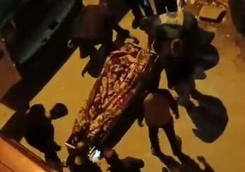 Olay, akşam saatlerinde üç katlı bir apartmanın en üst katında