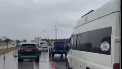 Çalışmaların yapıldığı güzergâhta sürücüler uzun süre trafikte beklemek zorunda kaldı.