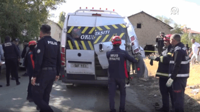 Tatvan-Elazığ seferini yapan tren, Yeşilce Mahallesi’ndeki hemzemin geçitte, Ramazan Aytulun’un
