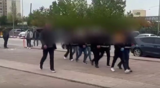 Tekirdağ’da kendilerini farklı illerde belediye başkan yardımcısı olarak tanıtan bir