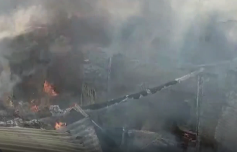 Yangın, gece saatlerinde Sivas’ın İmranlı ilçesine bağlı Darıseki köyünde başladı.