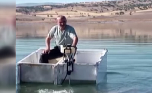 Ankara’nın Sincan ilçesinde yaşayan kombi servisi uzmanı ve yazar Abdülmetin