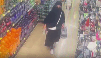 Olay, Arnavutköy ilçesinde meydana geldi. 15 yaşındaki çocuk, apartman girişlerinde