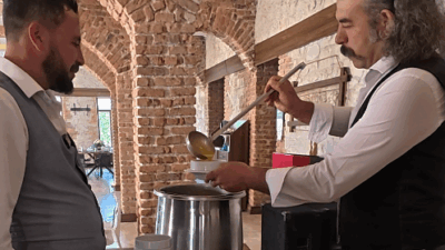 Ziyaretin ilk durağı Emirdağ Belediye Başkanı Serkan Koyuncu oldu. Samimi