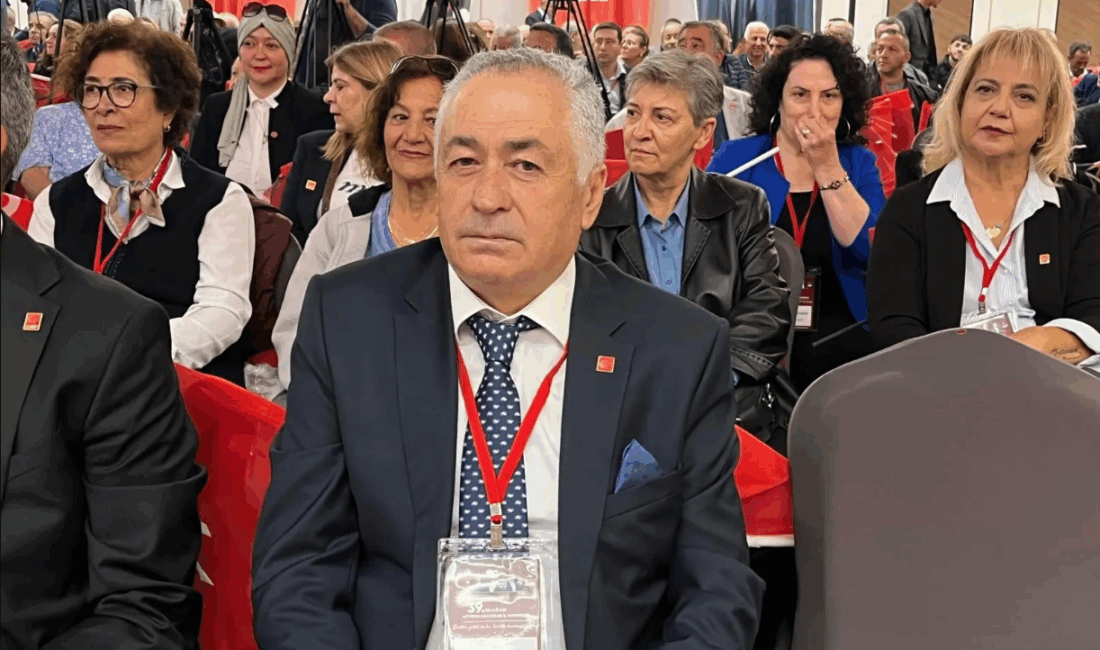 Sabah saatlerinde başlayan kongre, partililerin yoğun katılımıyla gerçekleşti. İstiklal Marşı