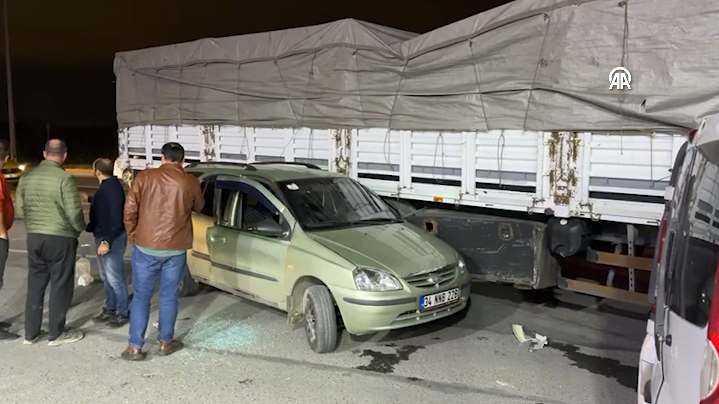 Ercan C. idaresindeki 45 NJ 531 plakalı tır, Arnavutköy-Habibler Yolu’nda,