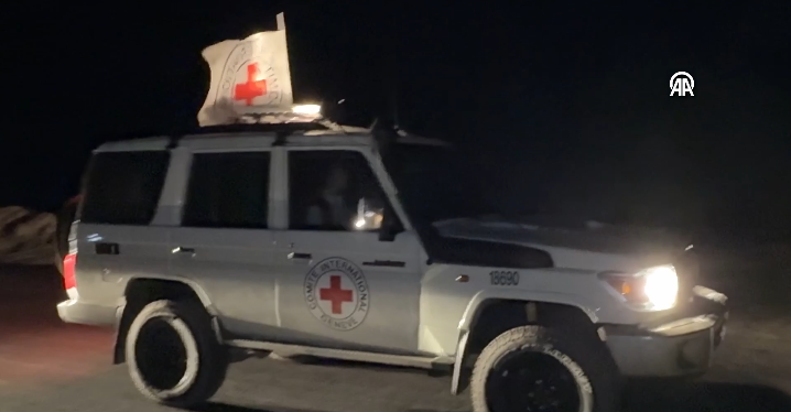 İsrail ordusundan yapılan açıklamada, Kızılhaç ekiplerinin Kassam’dan Gazze’de tutulan 2