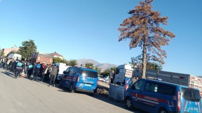 Elazığ’da dün akşam saatlerinde meydana gelen kazada, sürücüsünün kontrolünü kaybettiği