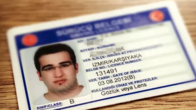 Eski tip sürücü belgelerinin yenilenmesi için tanınan süre hızla daralıyor. Son