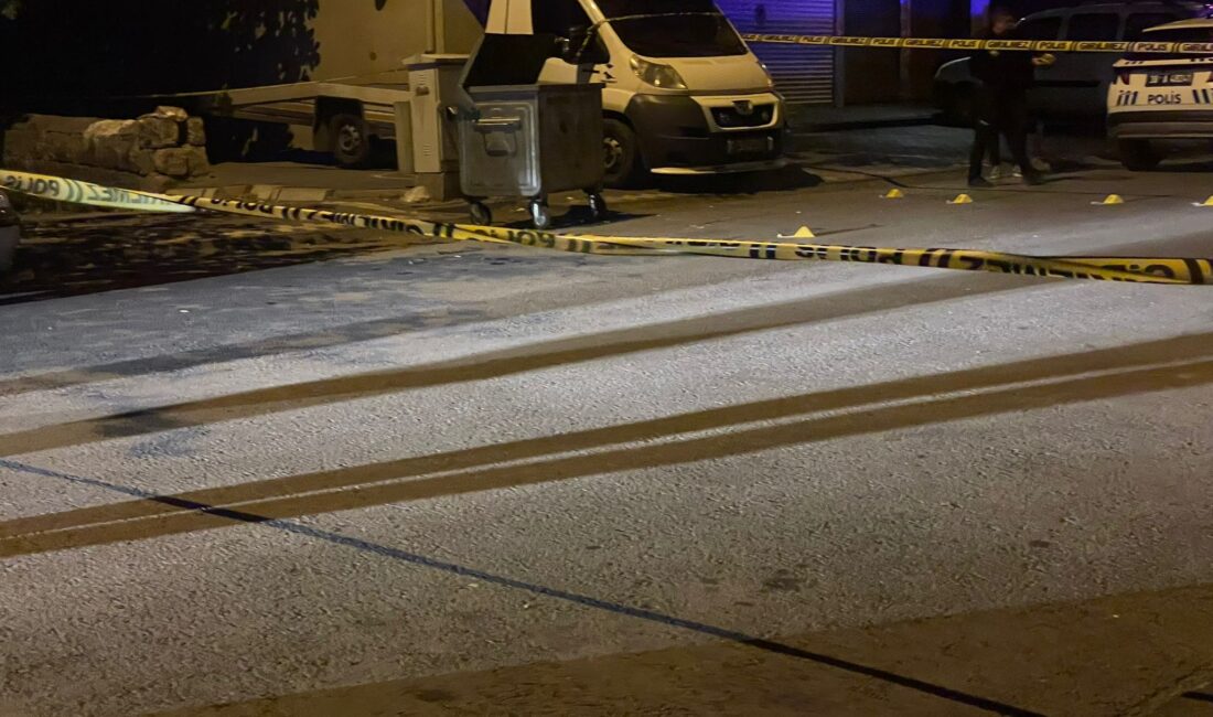 Kayseri’nin Kocasinan ilçesinde, bir gencin evinin önünde uğradığı silahlı saldırı