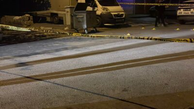 Kayseri’nin Kocasinan ilçesinde, bir gencin evinin önünde uğradığı silahlı saldırı