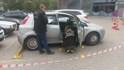 Bursa’nın Nilüfer ilçesinde bir alışveriş merkezinin otoparkında kafenin işletme müdürü