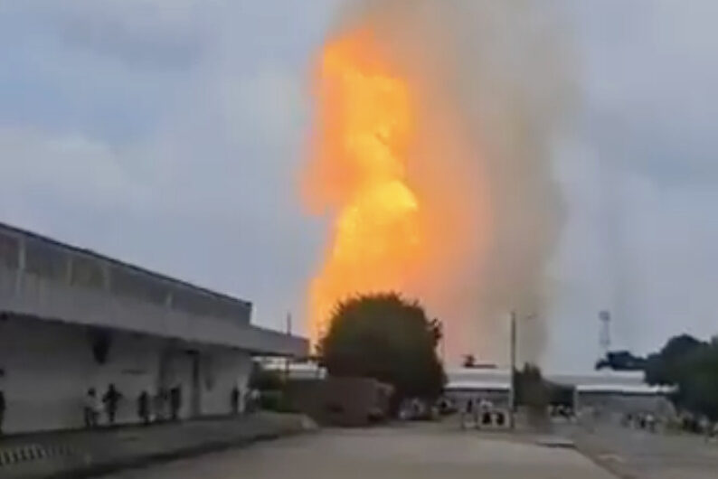 Güneyde yer alan bir gaz işleme kompleksinde büyük bir patlama