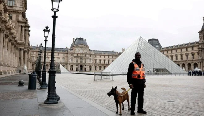 Fransa’nın ünlü gazetesi Le Parisien, güvenlik kameralarını inceleyerek soygunun detaylarını