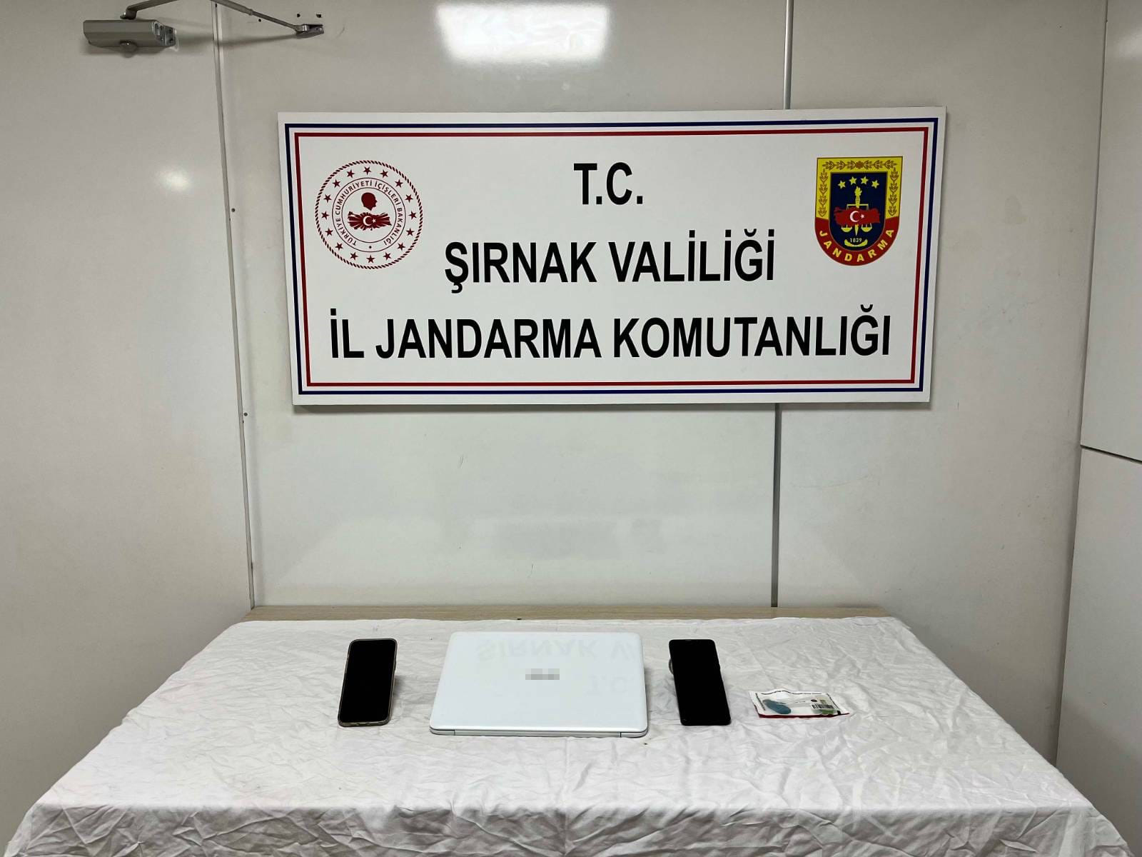 ‘Dosya Kapatma’ iddiasıyla 2 polis memuru tutuklandı