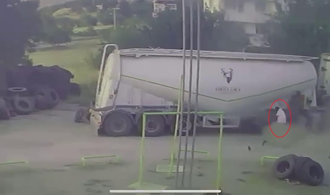 Tunceli’nin Pertek ilçesinde öğle saatlerinde yaşanan olayda, Erzincan’dan Malatya’ya çimento