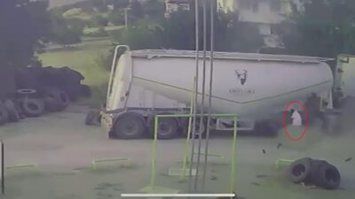 Tunceli’nin Pertek ilçesinde öğle saatlerinde yaşanan olayda, Erzincan’dan Malatya’ya çimento