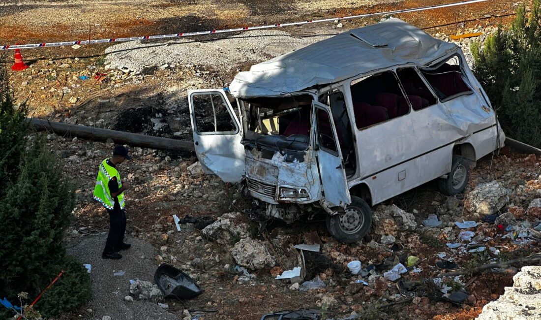 7 Ekim’de Mersin’in Erdemli ilçesinde tarım işçilerini taşıyan minibüs virajda