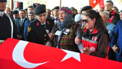 Görev sırasında geçirdiği trafik kazasında şehit olan Jandarma Astsubay Kıdemli