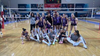 Prof. Dr. Veysel Eroğlu Spor Salonu’nda oynanan karşılaşmada taraftar desteğini