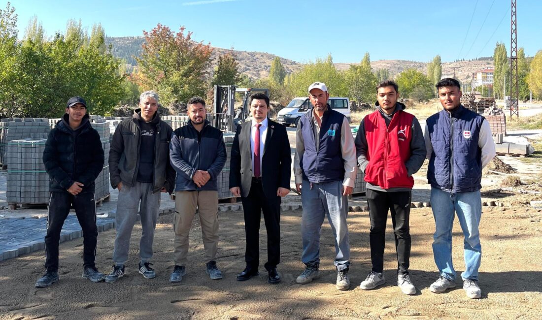 Afyonkarahisar’ın Dörtyol Mahallesi Özdilek TOKİ bölgesinde yürütülen yol ve kaldırım
