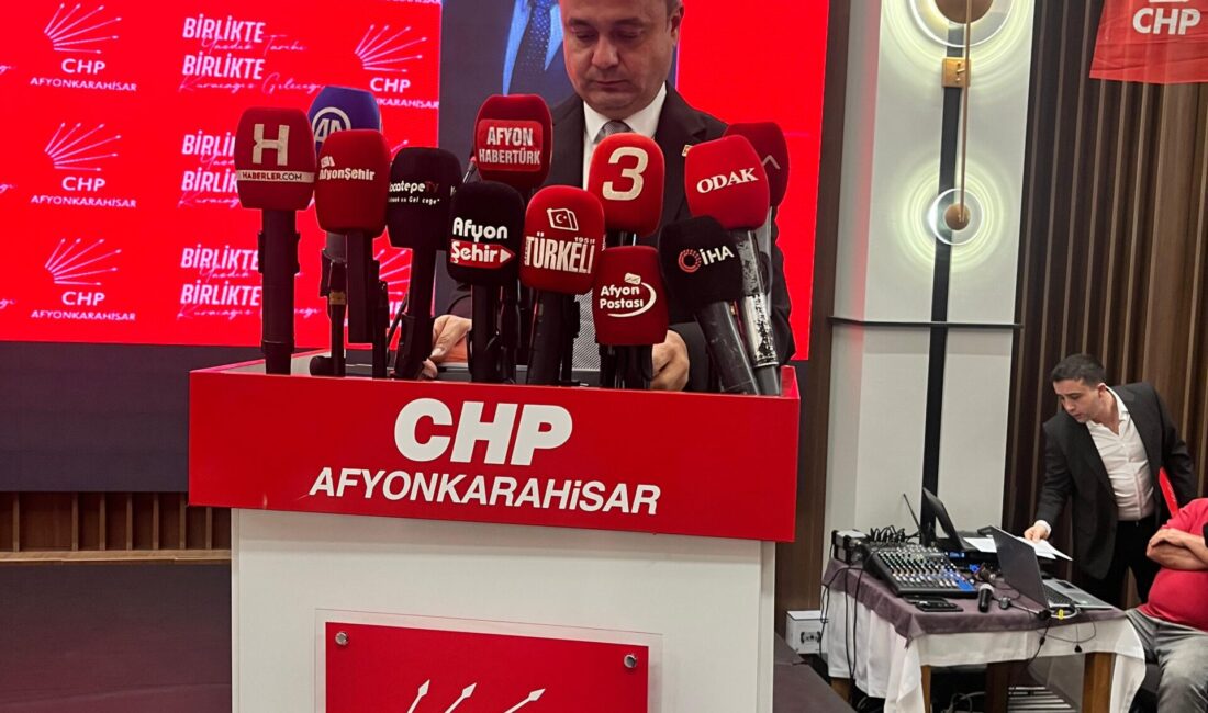 Kongrede Divan Başkanlığı’nı Uşak Belediye Başkanı Özkan Yalım üstlenirken, Divan