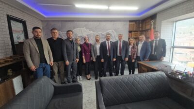 Basın mensuplarının fikir emekçisi olduğunu vurgulayan Aladağ, “Son günlerde siyasi