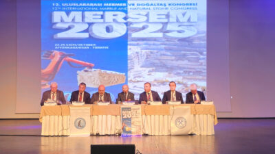 Afyon Kocatepe Üniversitesi Atatürk Kongre Merkezi’nde gerçekleştirilen programa Afyonkarahisar Vali