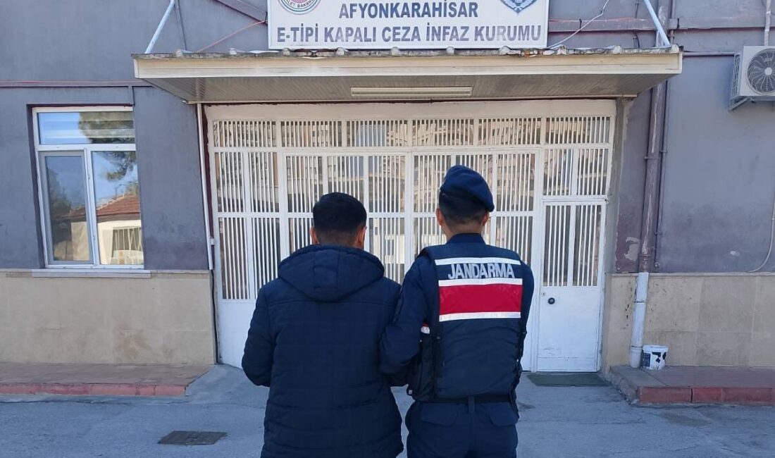 Gözaltına alınan hükümlü, işlemlerinin ardından çıkarıldığı mahkemece tutuklanarak Afyonkarahisar E