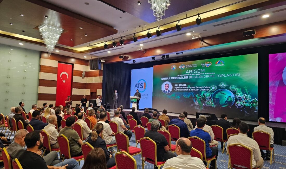 Antalya Ticaret ve Sanayi Odası Konferans Salonu’nda gerçekleştirilen toplantının konuşmacıları;