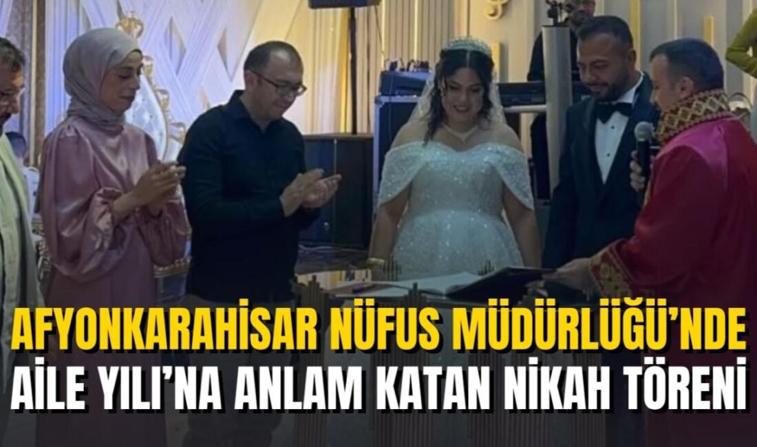 Afyonkarahisar İl Nüfus Müdürlüğü’nde görev yapan personeller Sıla İlhan ile