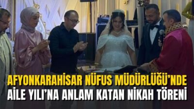 Afyonkarahisar İl Nüfus Müdürlüğü’nde görev yapan personeller Sıla İlhan ile