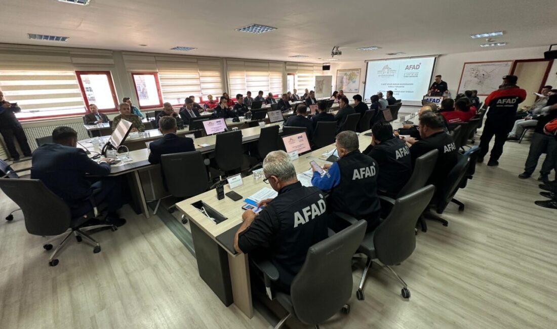 AFYONKARAHİSAR (AA) – Afyonkarahisar'da 6,1 büyüklüğünde deprem senaryosuyla gerçekleştirilen tatbikat,