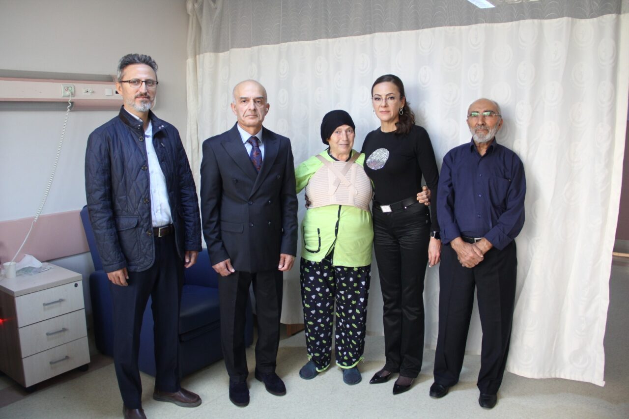 AFYONKARAHİSAR (AA) – Afyonkarahisar'da yaşayan 70 yaşındaki Menekşe Taşar, Devlet