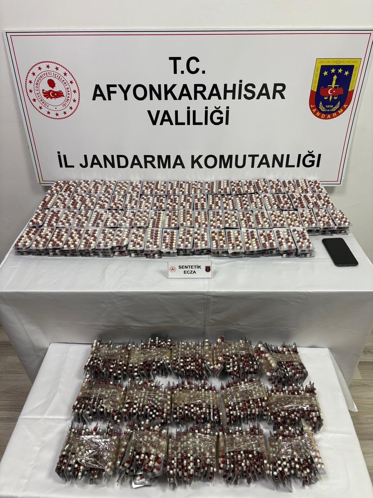 AFYONKARAHİSAR (AA) – Afyonkarahisar'da düzenlenen uyuşturucu operasyonunda gözaltına alınan şüpheli