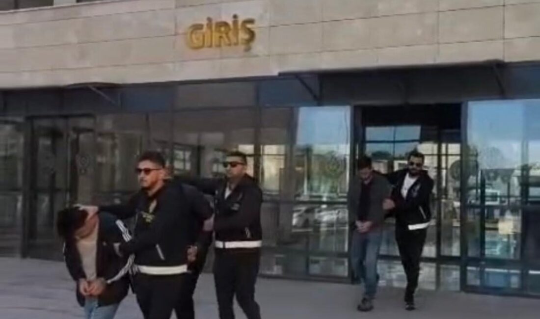AFYONKARAHİSAR (AA) – Afyonkarahisar'da dolandırıcılık operasyonunda gözaltına alınan 4 zanlıdan