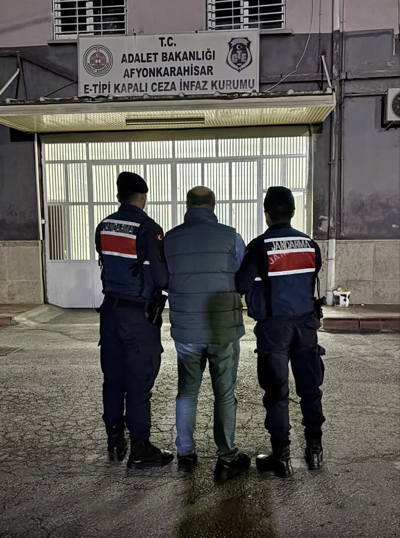 AFYONKARAHİSAR (AA) – Afyonkarahisar'ın Sandıklı ilçesinde düğünlerde havaya silah atılmasına