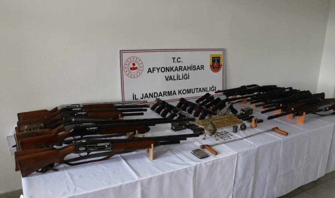 AFYONKARAHİSAR (AA) – Afyonkarahisar'ın Sinanpaşa ilçesinde düğünlerde havaya ateş açan