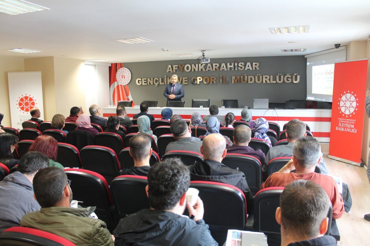 AFYONKARAHİSAR (AA) – Afyonkarahisar'da dezenformasyonla mücadele bağlamında dijital medya okuryazarlığı