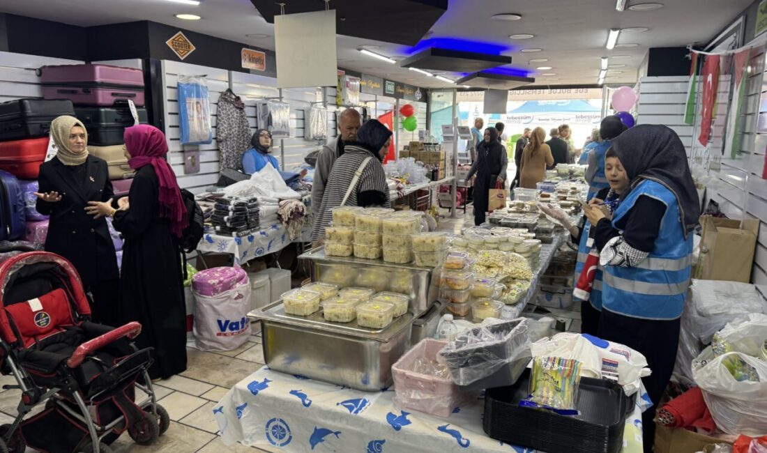 AFYONKARAHİSAR (AA) – Afyonkarahisar'da Gazze'ye ambulans almak için hayır kermesi