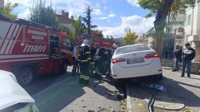 AFYONKARAHİSAR (AA) – Afyonkarahisar'da iki otomobilin çarpışması sonucu 7 kişi