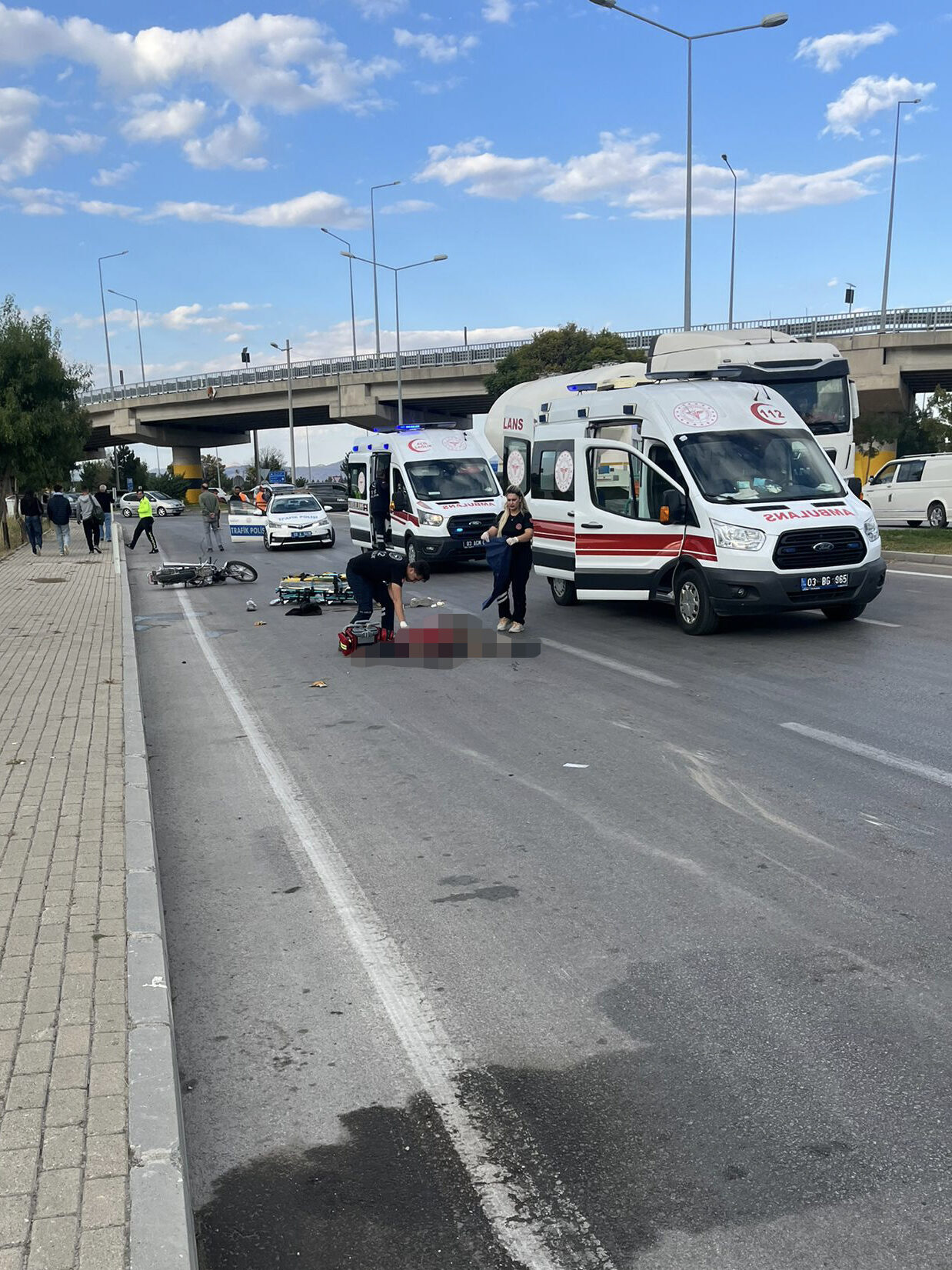 AFYONKARAHİSAR (AA) – Afyonkarahisar'da tırın motosiklete çarpması sonucu 2 kişi