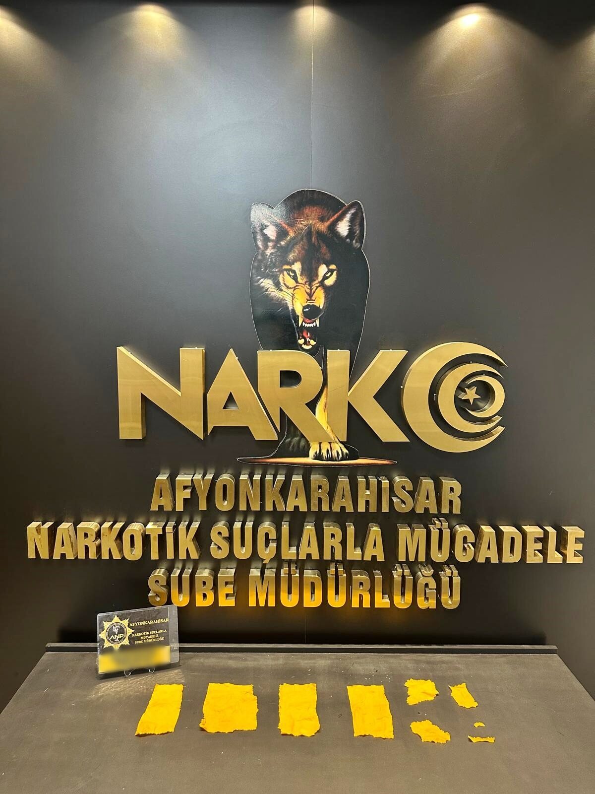 AFYONKARAHİSAR (AA) – Afyonkarahisar'da uyuşturucu ele geçirilen otomobildeki 4 zanlı