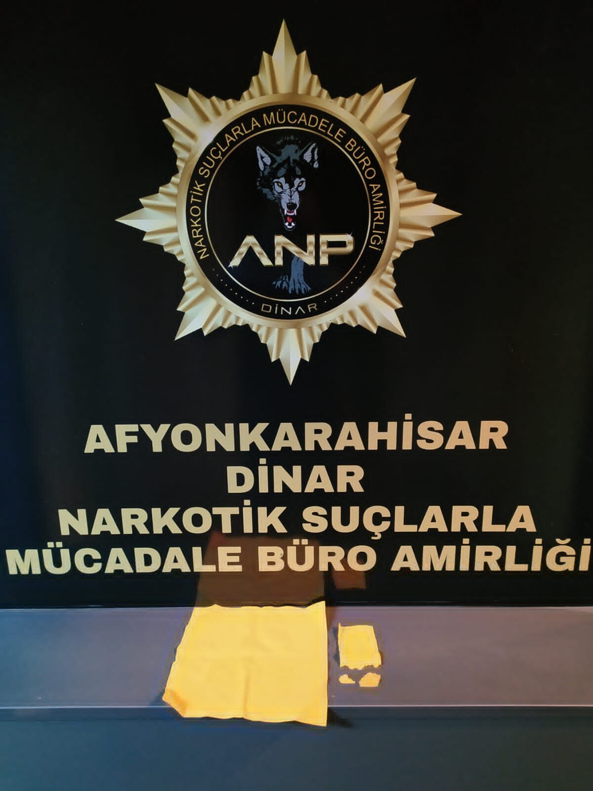 AFYONKARAHİSAR (AA) – Afyonkarahisar'da düzenlenen uyuşturucu operasyonunda 2 zanlı tutuklandı.